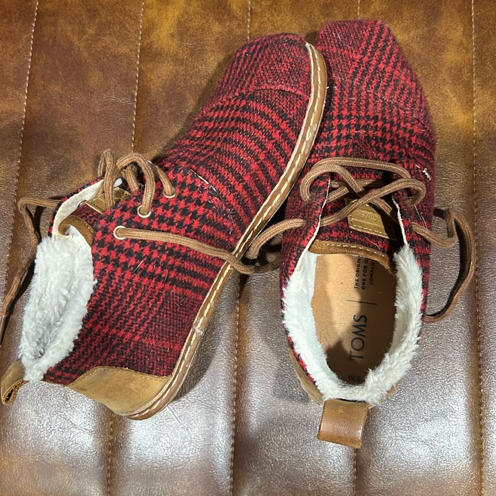 TOMS winter slippers